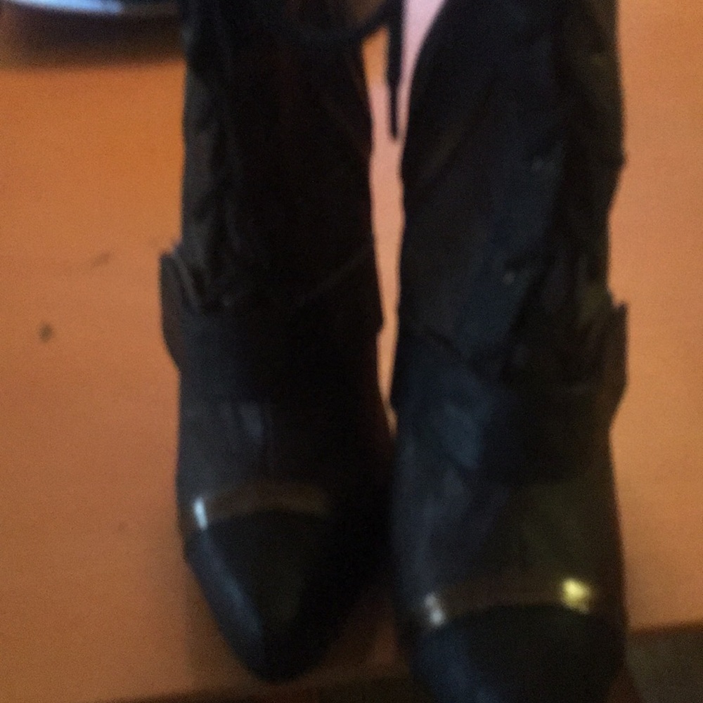 Boots - Picture 4 of 8